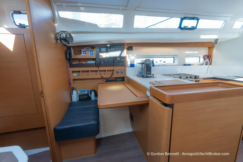Boat Tox Yacht Photos Pics Interior of 2022 Jeanneau Sun Odyssey 440 yacht, featuring modern kitchen and seating area.
