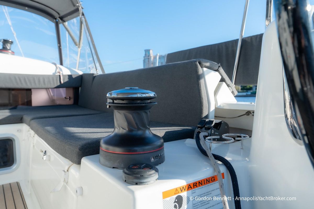 2022 Jeanneau 43 
