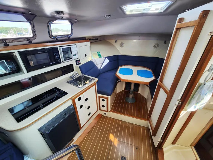 Blue Heron Yacht Photos Pics Below deck