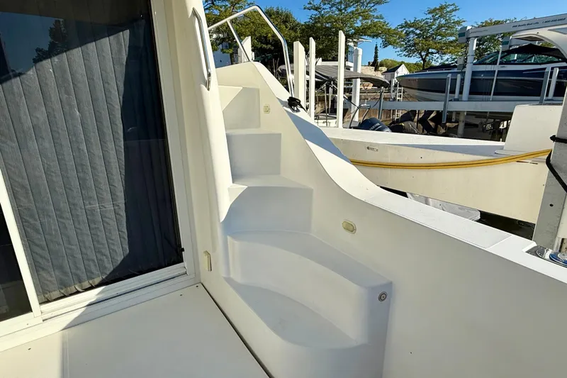  Yacht Photos Pics 2009 Carver 43 Super Sport yacht with white exterior stairs and dock view.