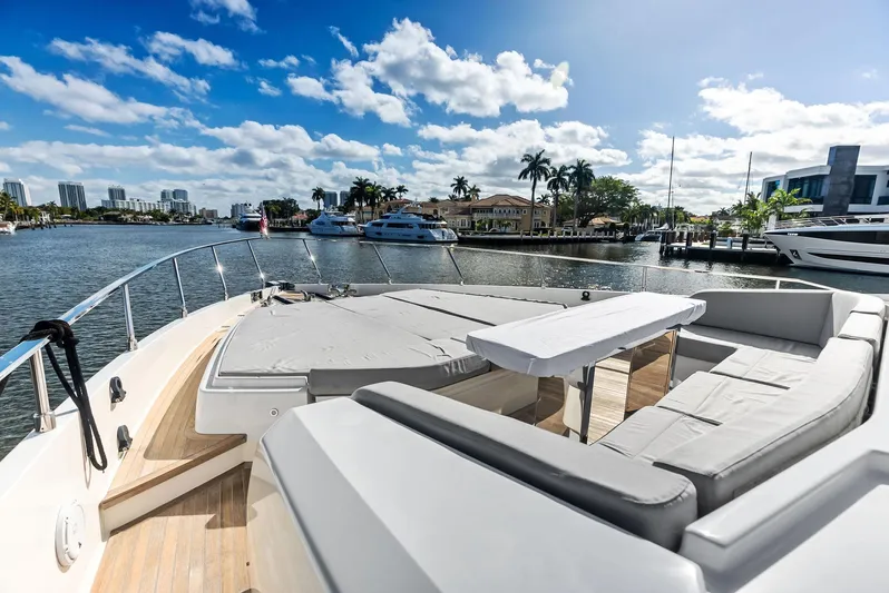 F780 #14 Yacht Photos Pics 