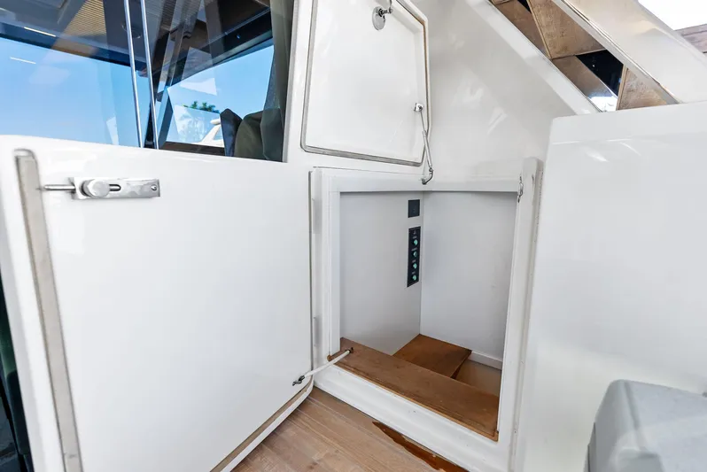 F780 #14 Yacht Photos Pics 