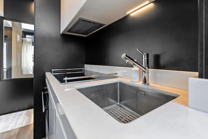 F780 #14 Yacht Photos Pics 