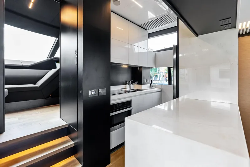 F780 #14 Yacht Photos Pics 