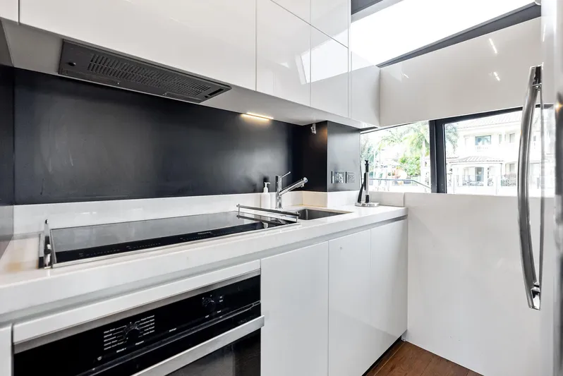 F780 #14 Yacht Photos Pics 