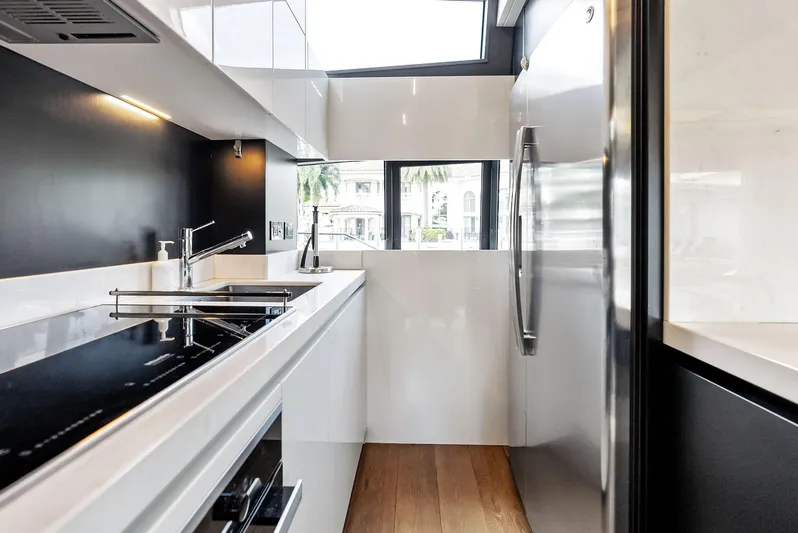 F780 #14 Yacht Photos Pics 