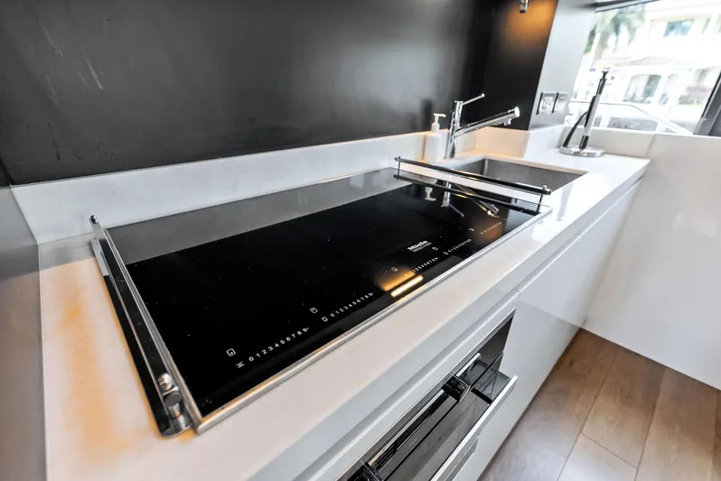 F780 #14 Yacht Photos Pics 