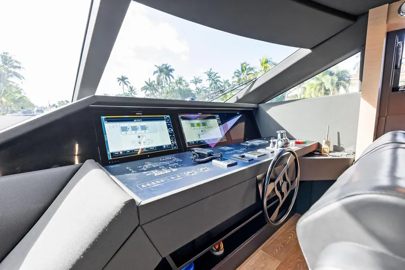 F780 #14 Yacht Photos Pics 