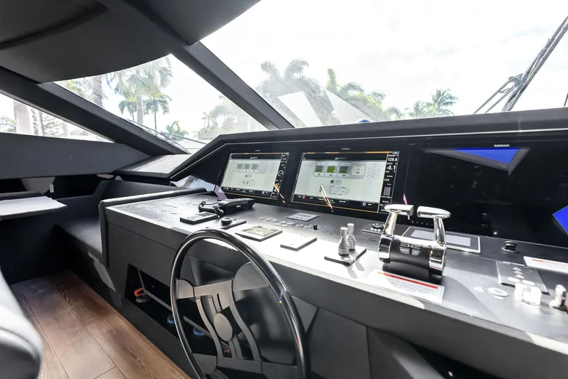 F780 #14 Yacht Photos Pics 