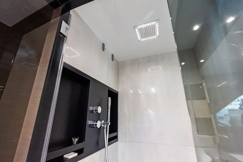 F780 #14 Yacht Photos Pics 