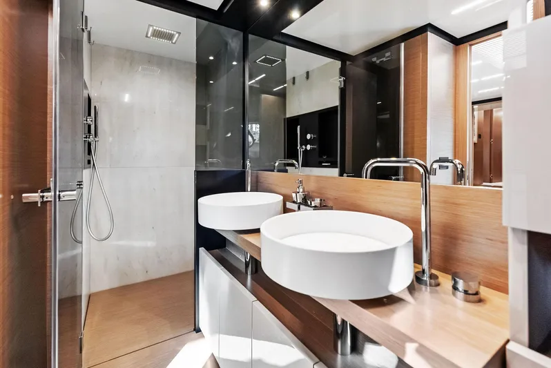 F780 #14 Yacht Photos Pics 