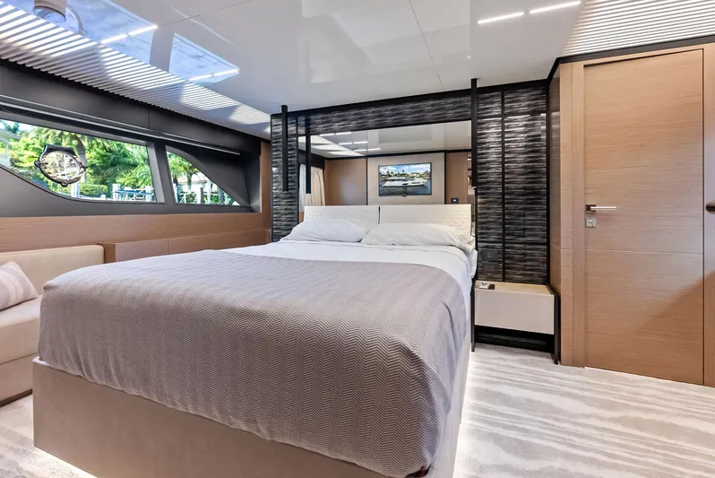 F780 #14 Yacht Photos Pics 