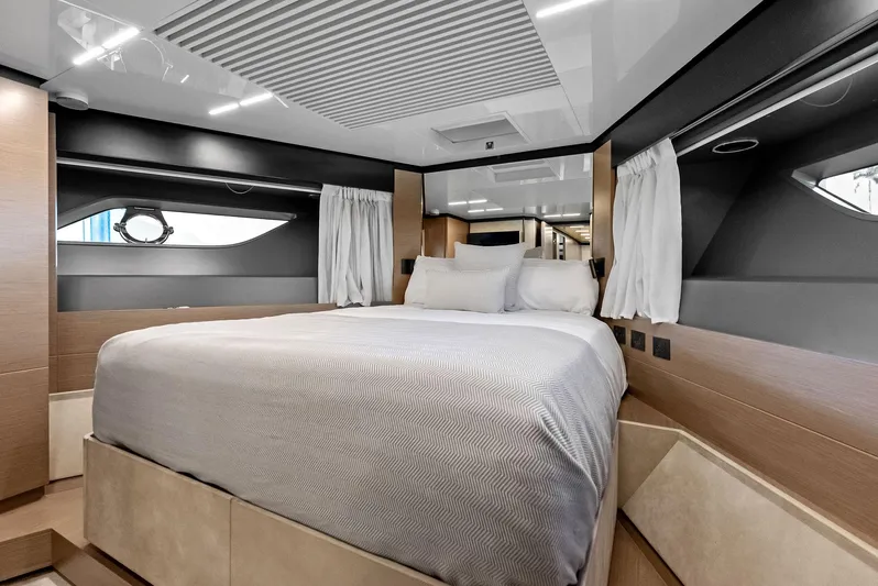 F780 #14 Yacht Photos Pics 