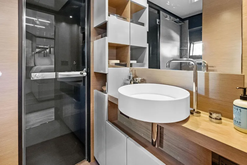 F780 #14 Yacht Photos Pics 