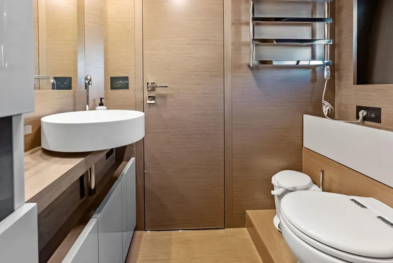 F780 #14 Yacht Photos Pics 