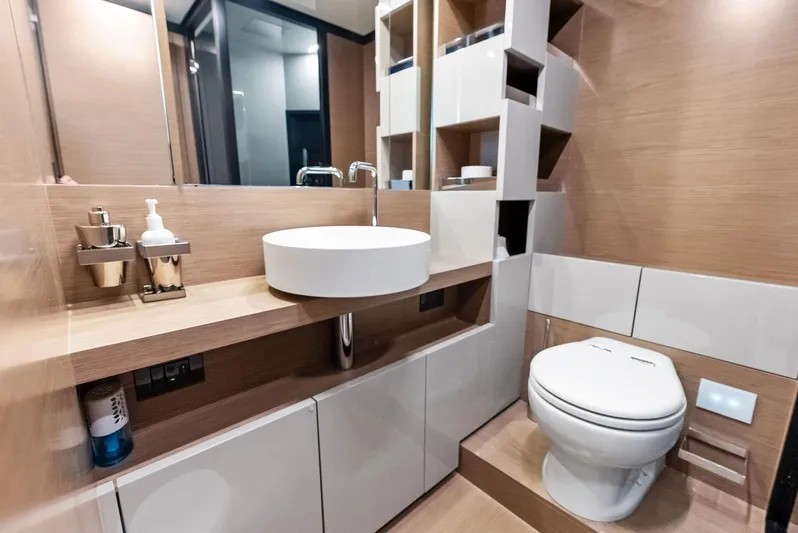 F780 #14 Yacht Photos Pics 