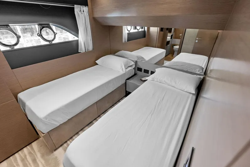 F780 #14 Yacht Photos Pics 