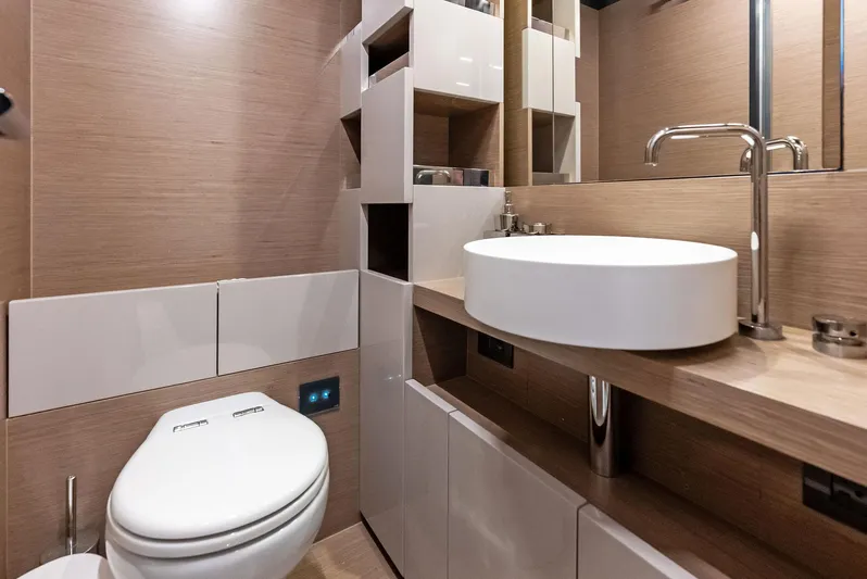 F780 #14 Yacht Photos Pics 