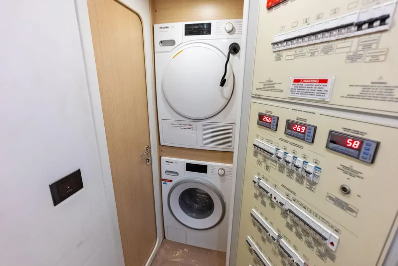 F780 #14 Yacht Photos Pics 