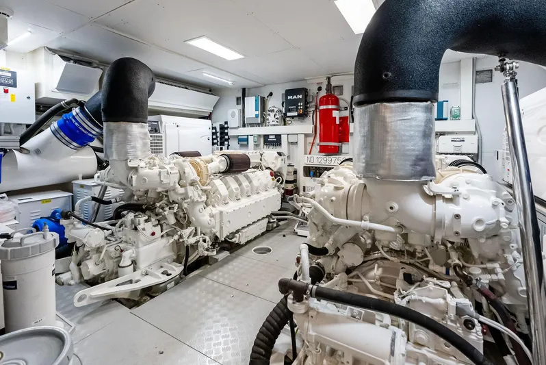 F780 #14 Yacht Photos Pics 