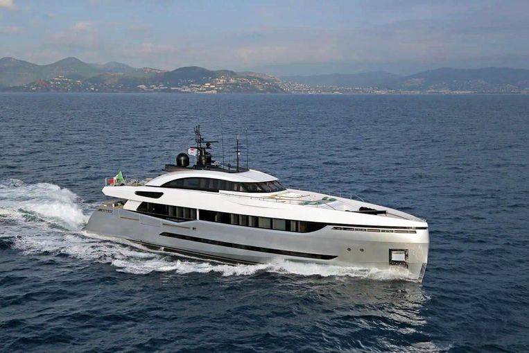 2013-131-columbus-yachts-40s-hybrid