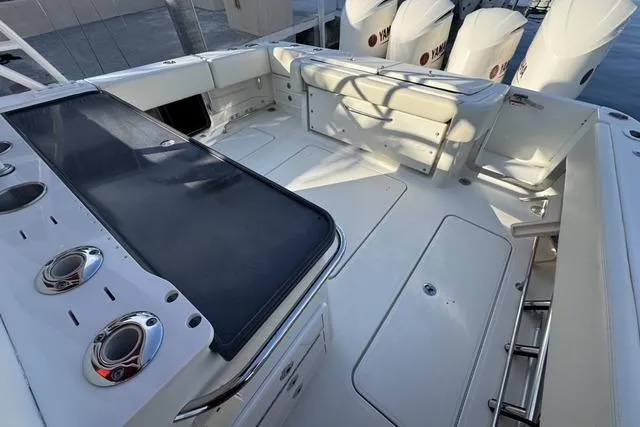  Yacht Photos Pics 2011 Hydra-Sports 4200 SF boat interior with seating and Yamaha engines.