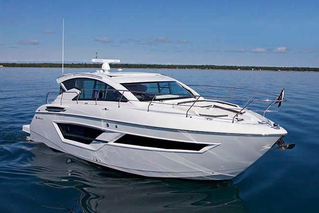 2020 Cruisers Yachts 46 