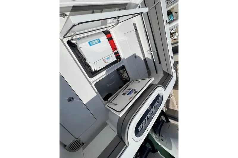 Just One More Yacht Photos Pics Vahalla 33 JUST ONE MORE - Livewell System