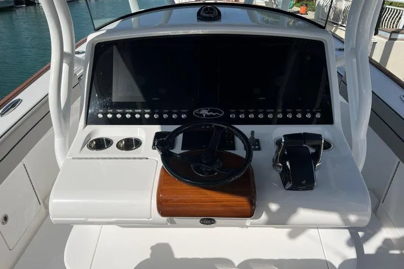 Just One More Yacht Photos Pics Vahalla 33 JUST ONE MORE - Helm