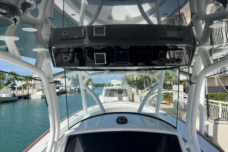 Just One More Yacht Photos Pics Vahalla 33 JUST ONE MORE - Helm