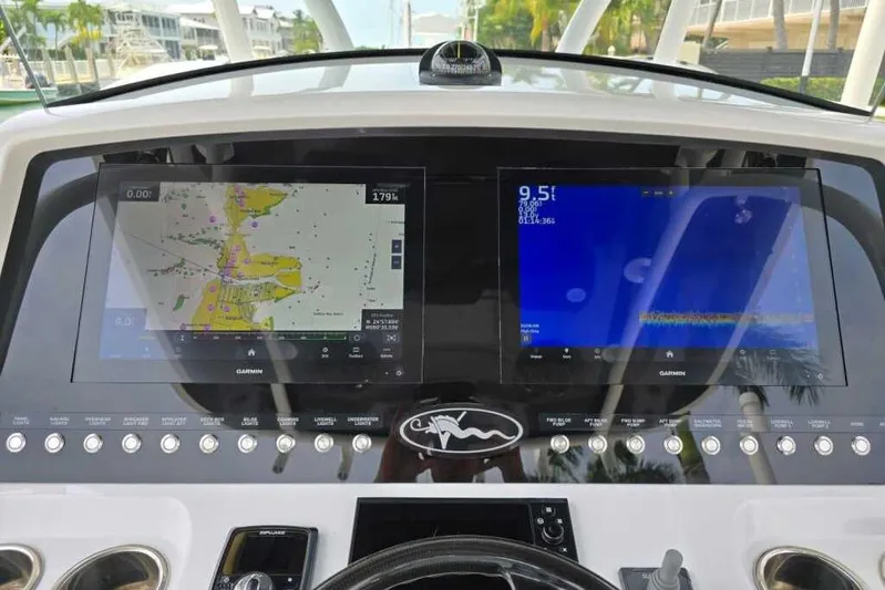 Just One More Yacht Photos Pics Vahalla 33 JUST ONE MORE - Helm