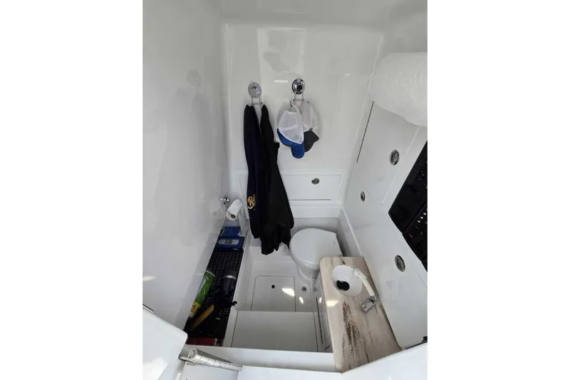 Just One More Yacht Photos Pics Vahalla 33 JUST ONE MORE - Head