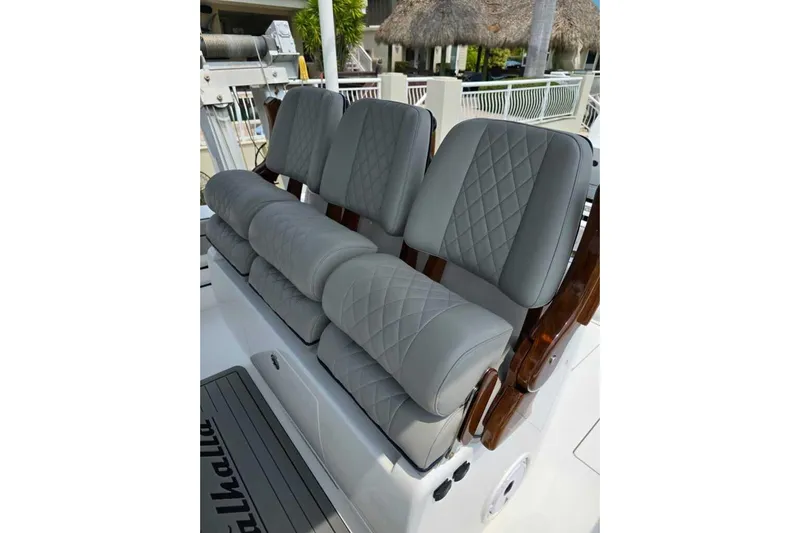 Just One More Yacht Photos Pics Vahalla 33 JUST ONE MORE - Helm Seating