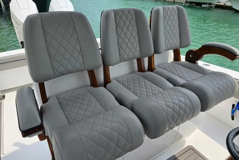 Just One More Yacht Photos Pics Vahalla 33 JUST ONE MORE - Helm Seating