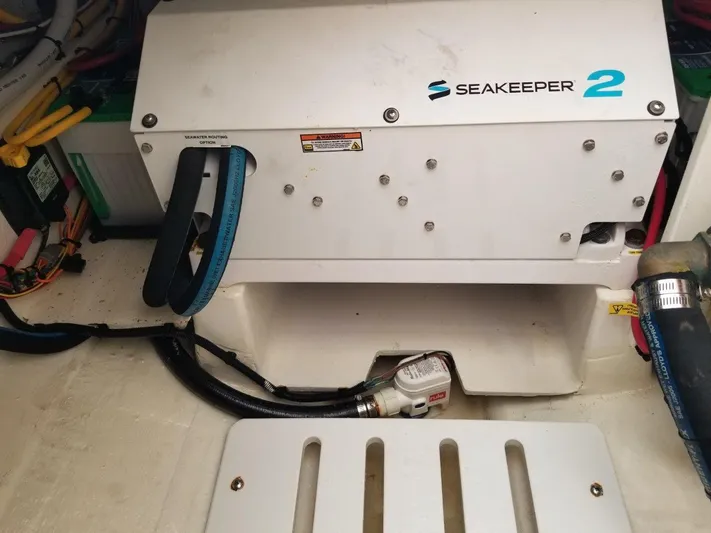 Nauti Nole Yacht Photos Pics Seakeeper 2 in Southport 33 DC boat, year 2021.