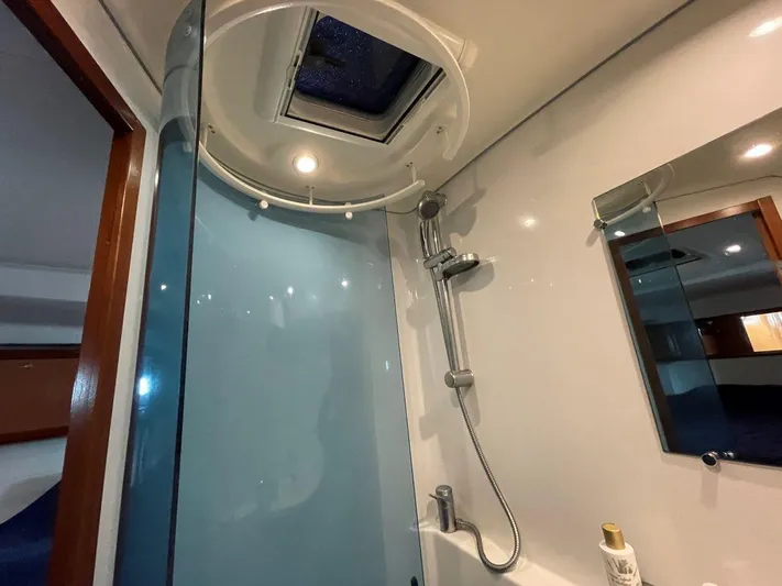Quella Bella Yacht Photos Pics Neo Classic Shower