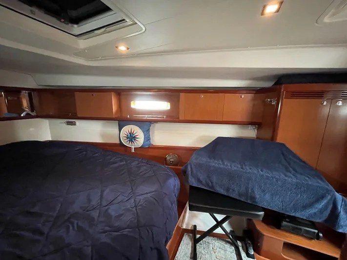 Quella Bella Yacht Photos Pics Primary Stateroom Stbd Side