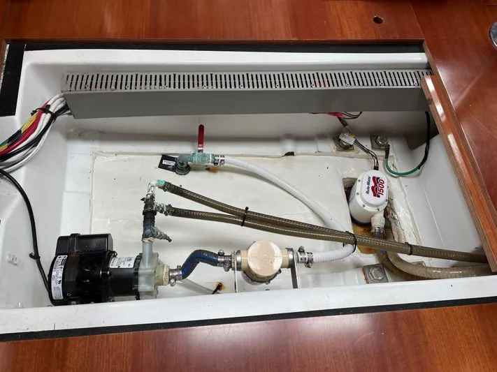 Quella Bella Yacht Photos Pics Clean Bilges