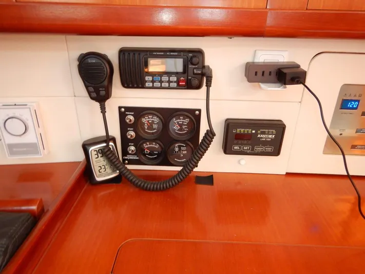 Quella Bella Yacht Photos Pics VHF