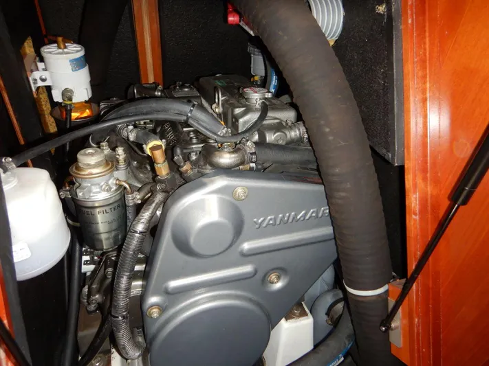 Quella Bella Yacht Photos Pics Clean Well Maintained Engine Space