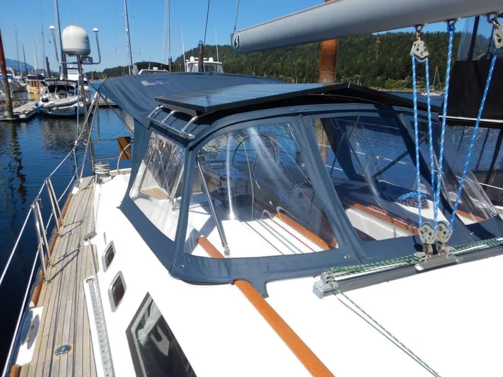 Quella Bella Yacht Photos Pics Custom Solar Array