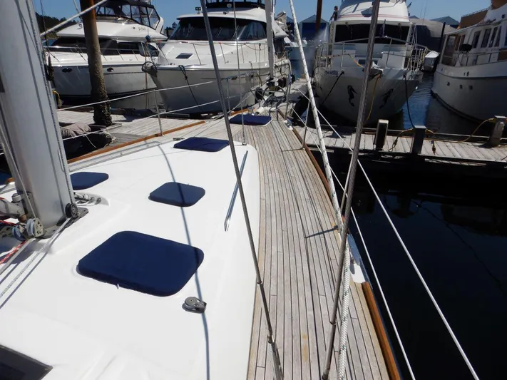Quella Bella Yacht Photos Pics Forward Teak Decks