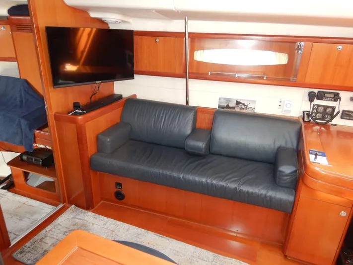 Quella Bella Yacht Photos Pics Stbd Salon Seating