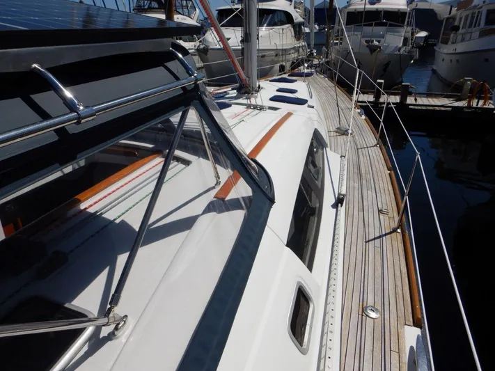 Quella Bella Yacht Photos Pics Stbd Side Deck