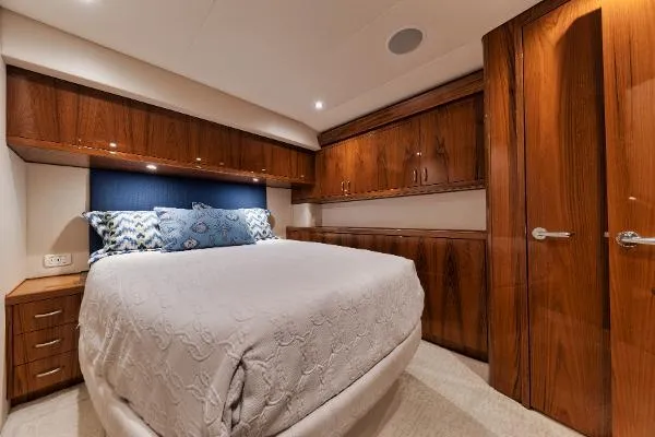  Yacht Photos Pics 54' Hatteras GT54 - Master Stateroom