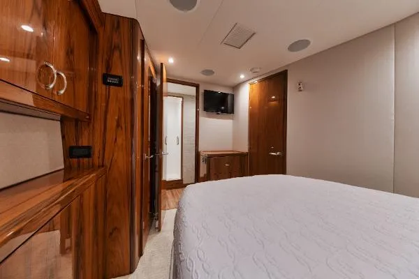  Yacht Photos Pics 54' Hatteras GT54 - Master Stateroom
