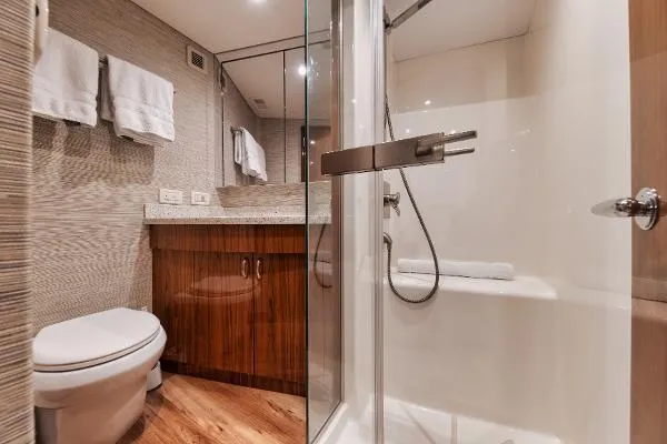  Yacht Photos Pics 54' Hatteras GT54 - Head