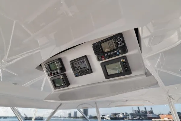  Yacht Photos Pics 54' Hatteras GT54 - Electronic equipment