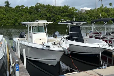 Mako 284 Center Console