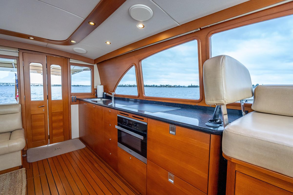 2018 Palm Beach Motor Yachts 55 